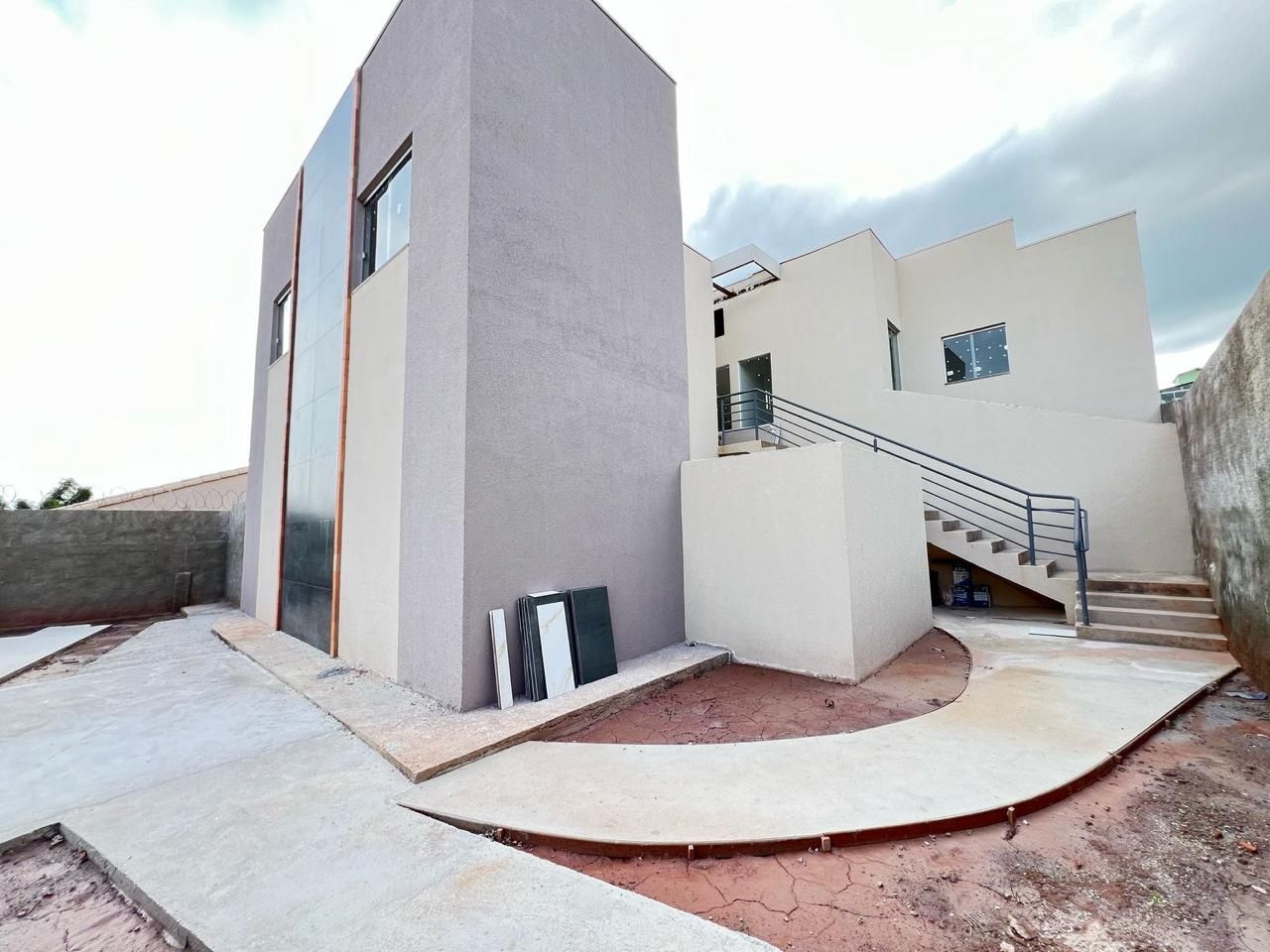 Apartamento na área central de São Joaquim de Bicas.