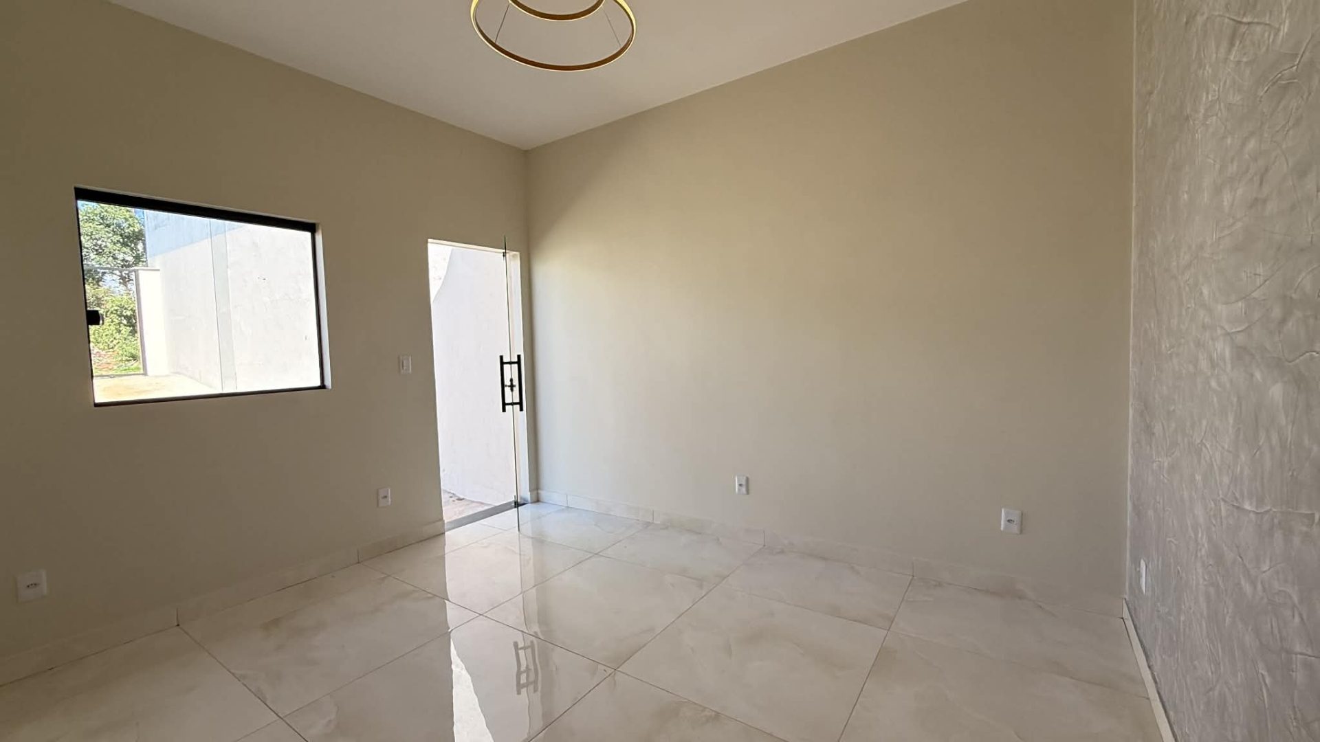 Casa Meio lote no Marques Industrial