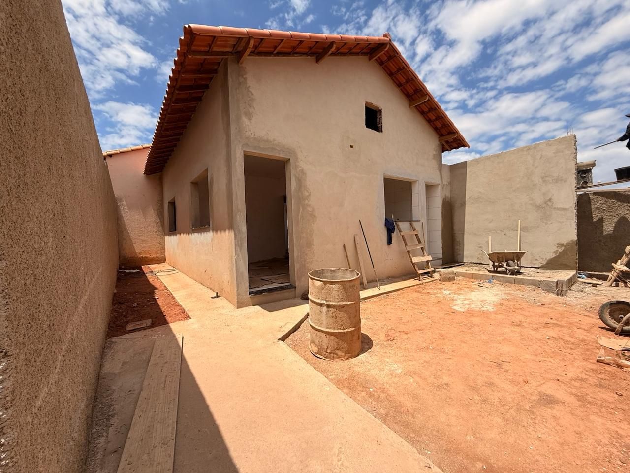 Casa em fase final de acabamento marques industrial